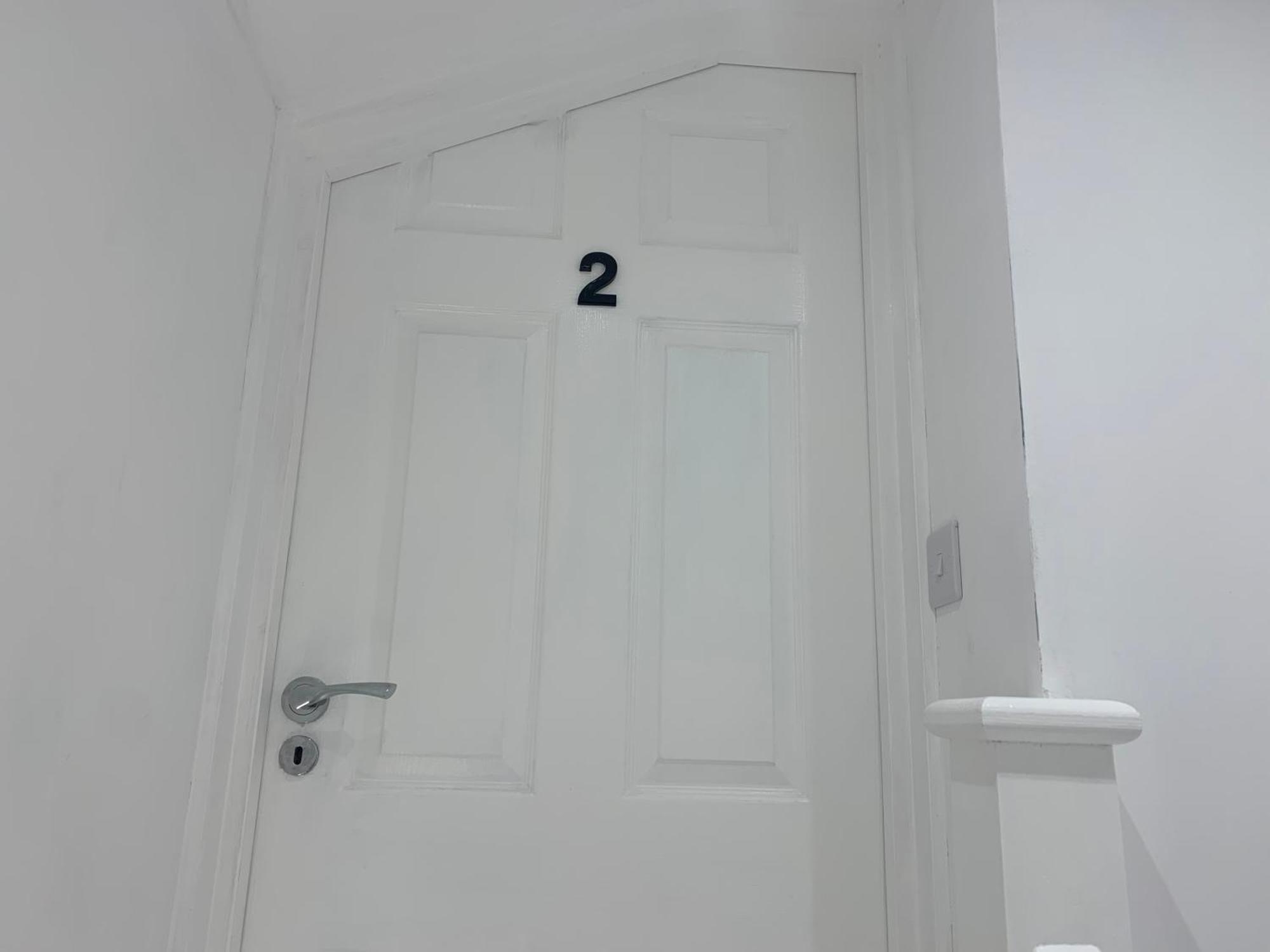 Air Conditioned Modern Double Bed Room With Private Attached Bathroom - Free Parking - Near London Heathrow Airport & Southall Broadway Exterior foto