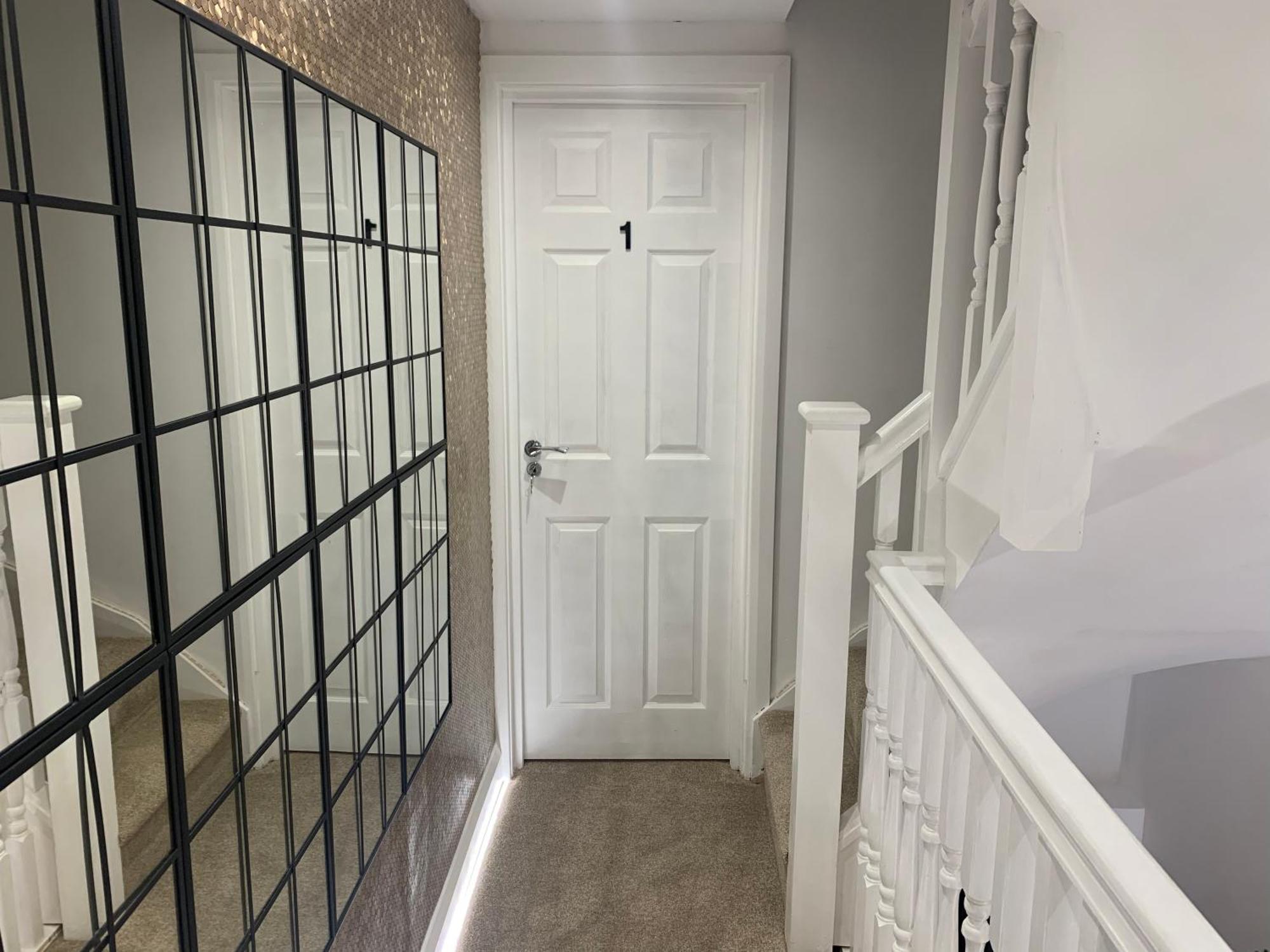 Air Conditioned Modern Double Bed Room With Private Attached Bathroom - Free Parking - Near London Heathrow Airport & Southall Broadway Exterior foto